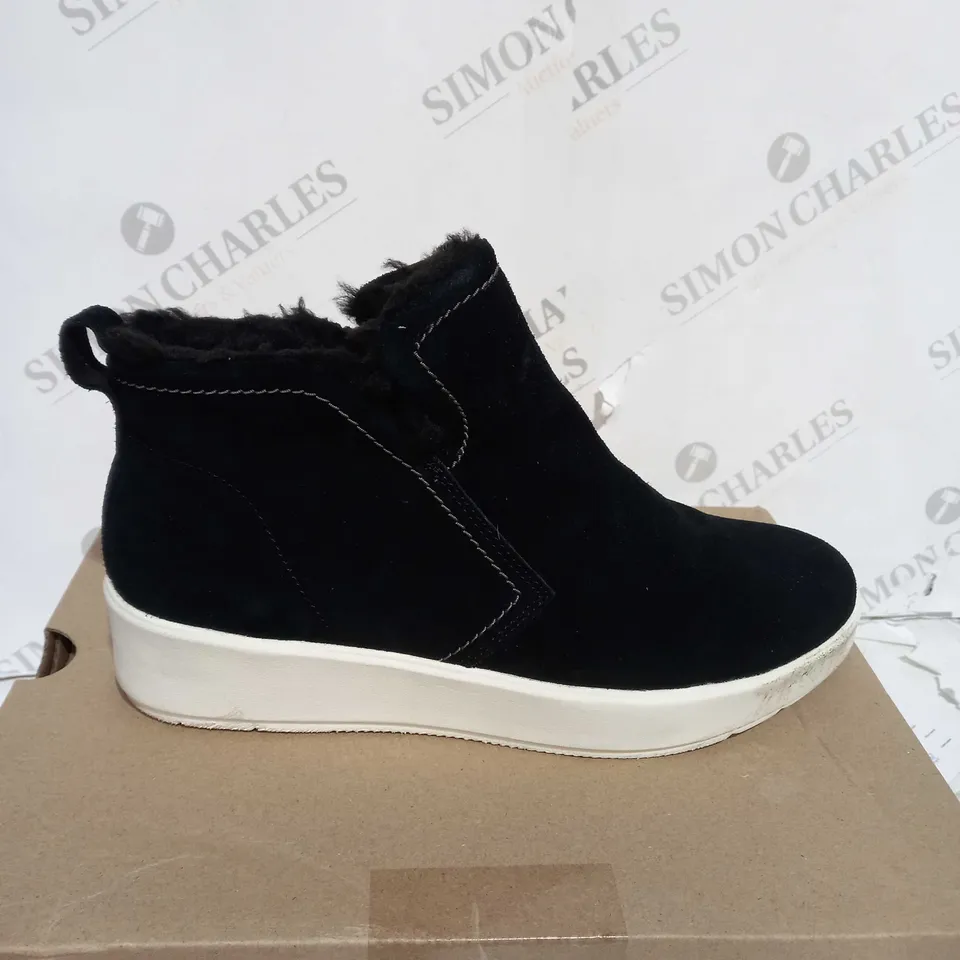 CLANKS LAYTON STAR BLACK SUEDE - SIZE 7 - BOXED 