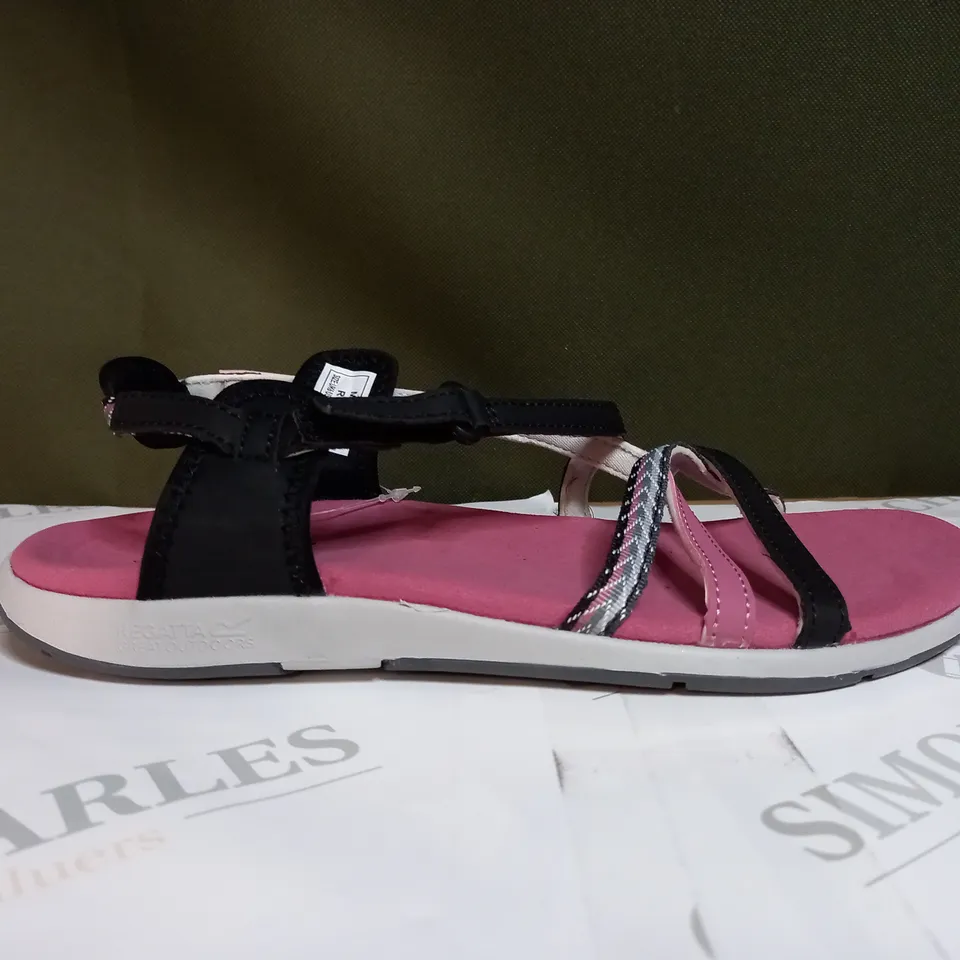 REGATTA LADY ROMA SANDALS SIZE 6