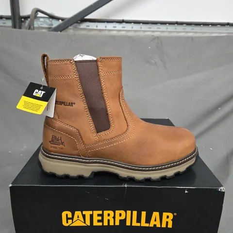 CAT MENS PELTON BOOT - BROWN - SIZE 9