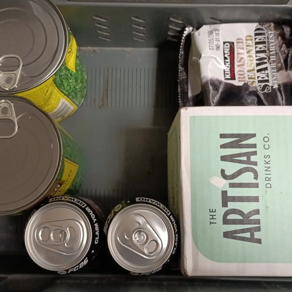 APPROXIMATELY 8 ASSORTED FOOD AND DRINK ITEMS TO INCLUDE SPINACH PURÉE, PEPSI MAX, ETC