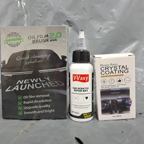 APPROXIMATELY 10 ASSORTED CAR PARTS AND ACCESSORY ITEMS TO INCLUDE PLASTIC PARTS CRYSTAL COATING, CAR SCRATCH REPAIR WAX, ETC
