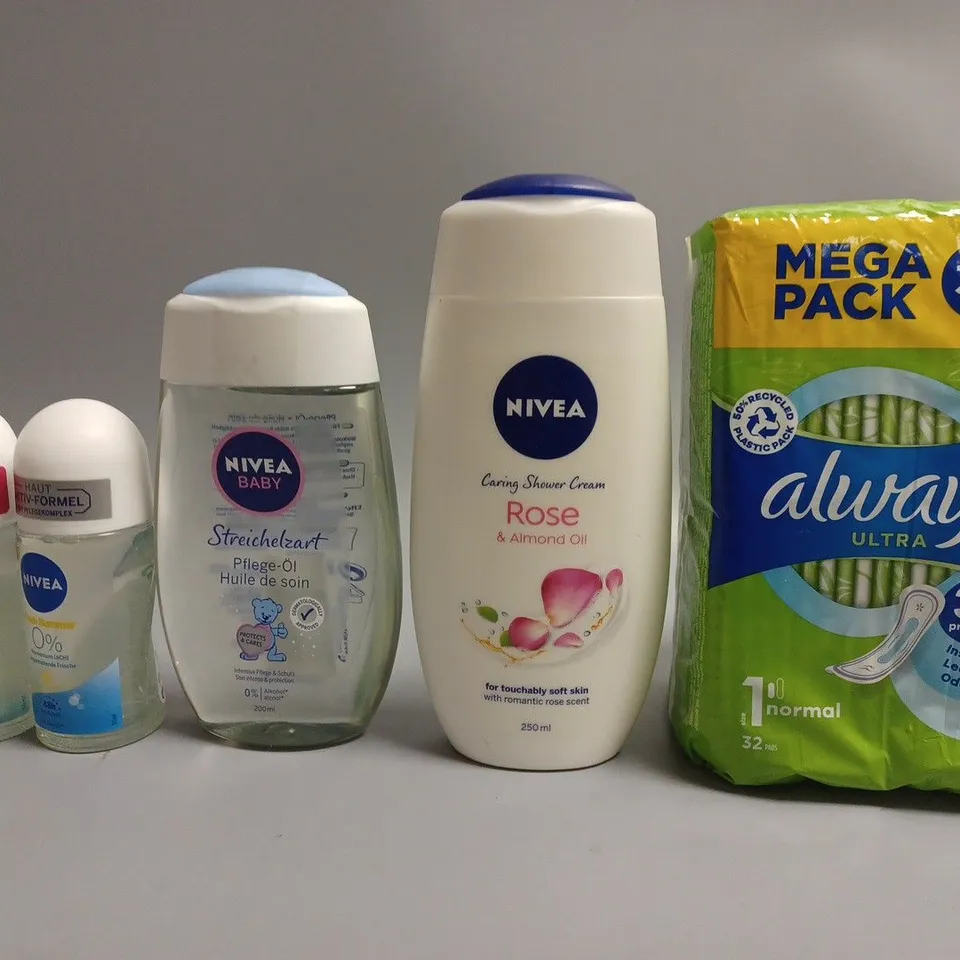 LOT OF APPROXIMATELY 20 COSMETICS ITEMS TO INCLUDE SHAMPOO , PADSS , NIVEA ROLL ON'S , ETC  