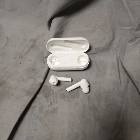 HUAWEI WIRELESS EARBUDS IN CHARGING CASE