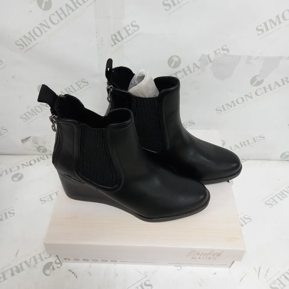 BOXED BLACK BLOWFISH BOOTS SIZE 6 