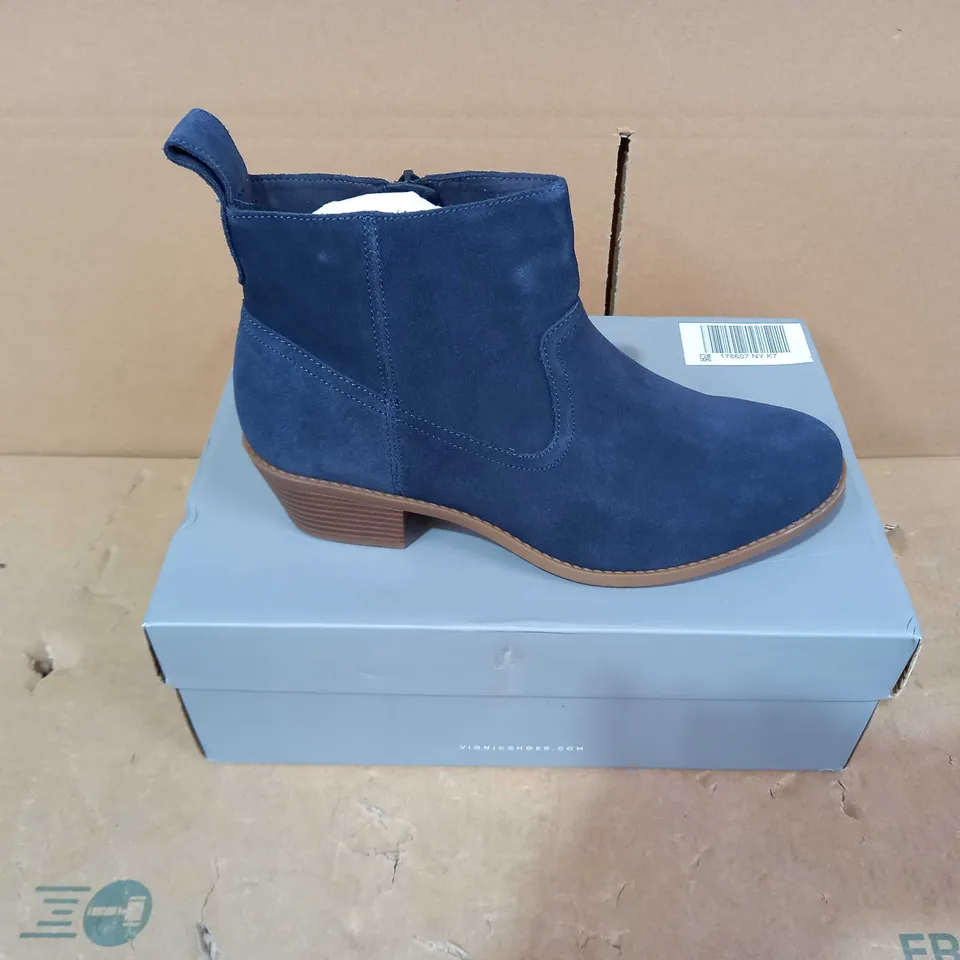 BOXED PAIR OF VIONIC BOOTS - SIZE 7