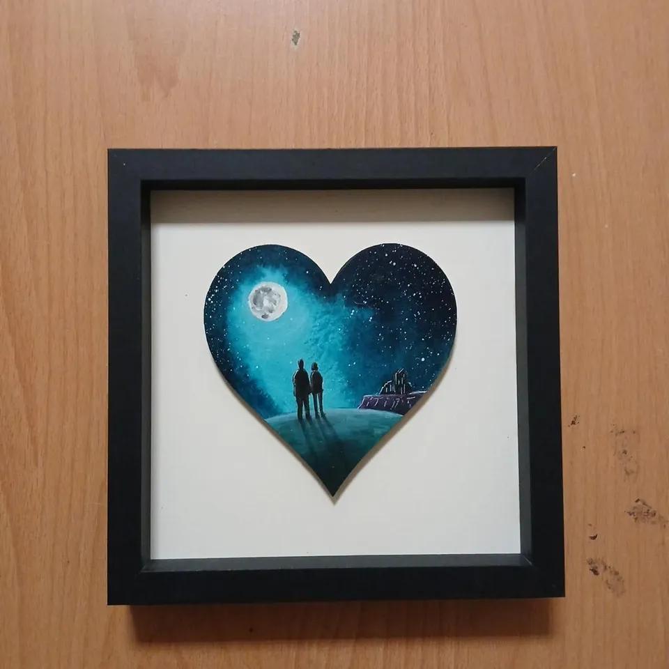 BRIDGET WILKINSON MINI ORIGINAL – 'LOVE IS ALL AROUND' FRAMED HEART ARTWORK