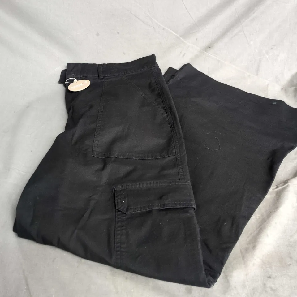 APRICOT UTILITY CARGO WIDE-LEG TROUSERS IN BLACK – UK SIZE L