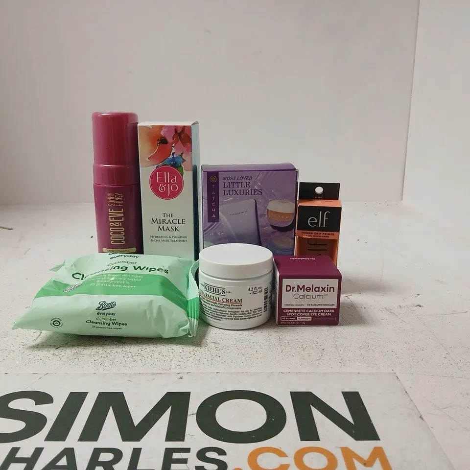 TOTE OF APPROXIMATELY 22 ASSORTED COSMETIC ITEMS TO INCLUDE KIEHLS FACIAL CREAM, E.L.F POWER GRIP PRIMER, TATCHA LITTLE LUXURIES SET ETC