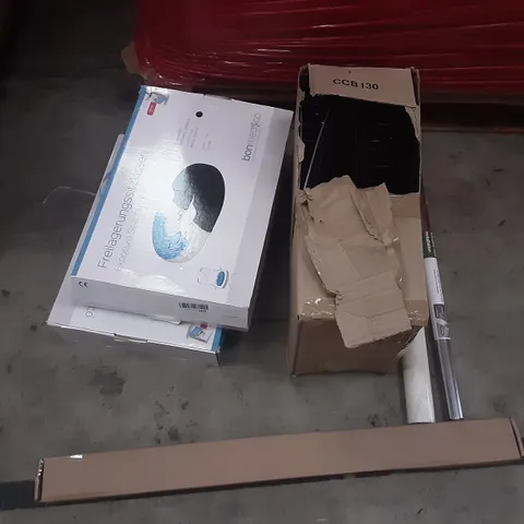 LARGE PALLET OF ASSORTED HOMEWARE ITEMS TO INCLUDE SEAT CUSHIONS, OFFICE BINDERS, AIR FRYERS ETC