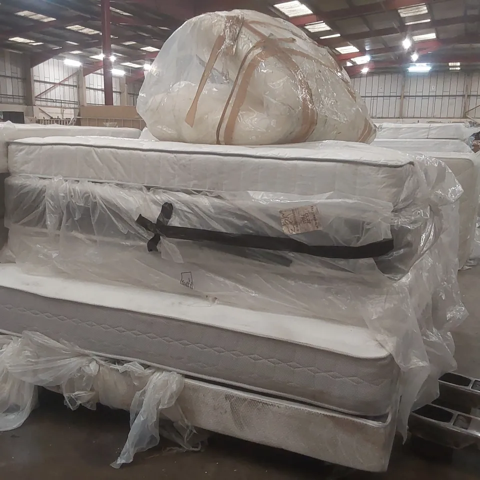 PALLET CONTAINING APPROXIMATELY 6x ASSORTED MATTRESSES