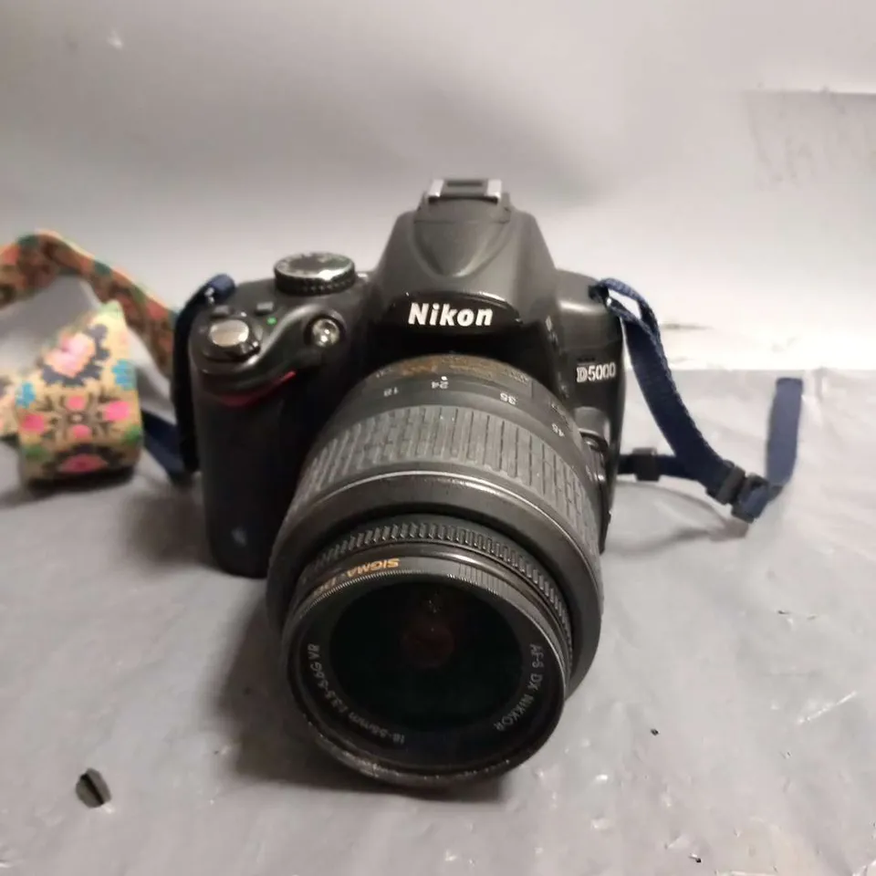 NIKON D5000 CAMERA WITH AF-S NIKKOR 18-55MM LENS