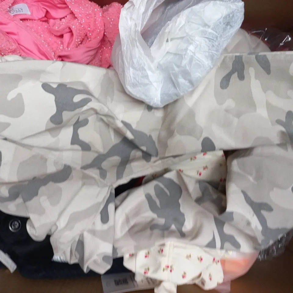 APPROXIMATELY 20 ASSORTED CLOTHING AND FASHION PRODUCTS IN VARIOUS STYLES AND SIZES - COLLECTION ONLY