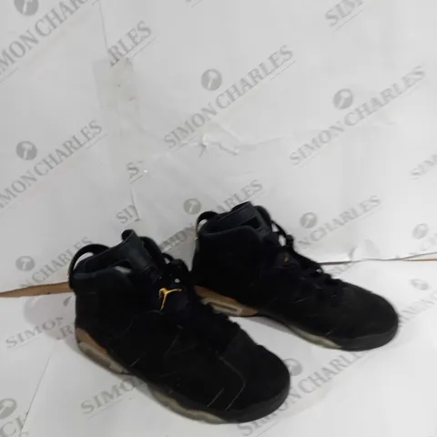 UNBOXED PAIR OF NIKE AIR JORDANS UK 6 BLACK/GOLD 