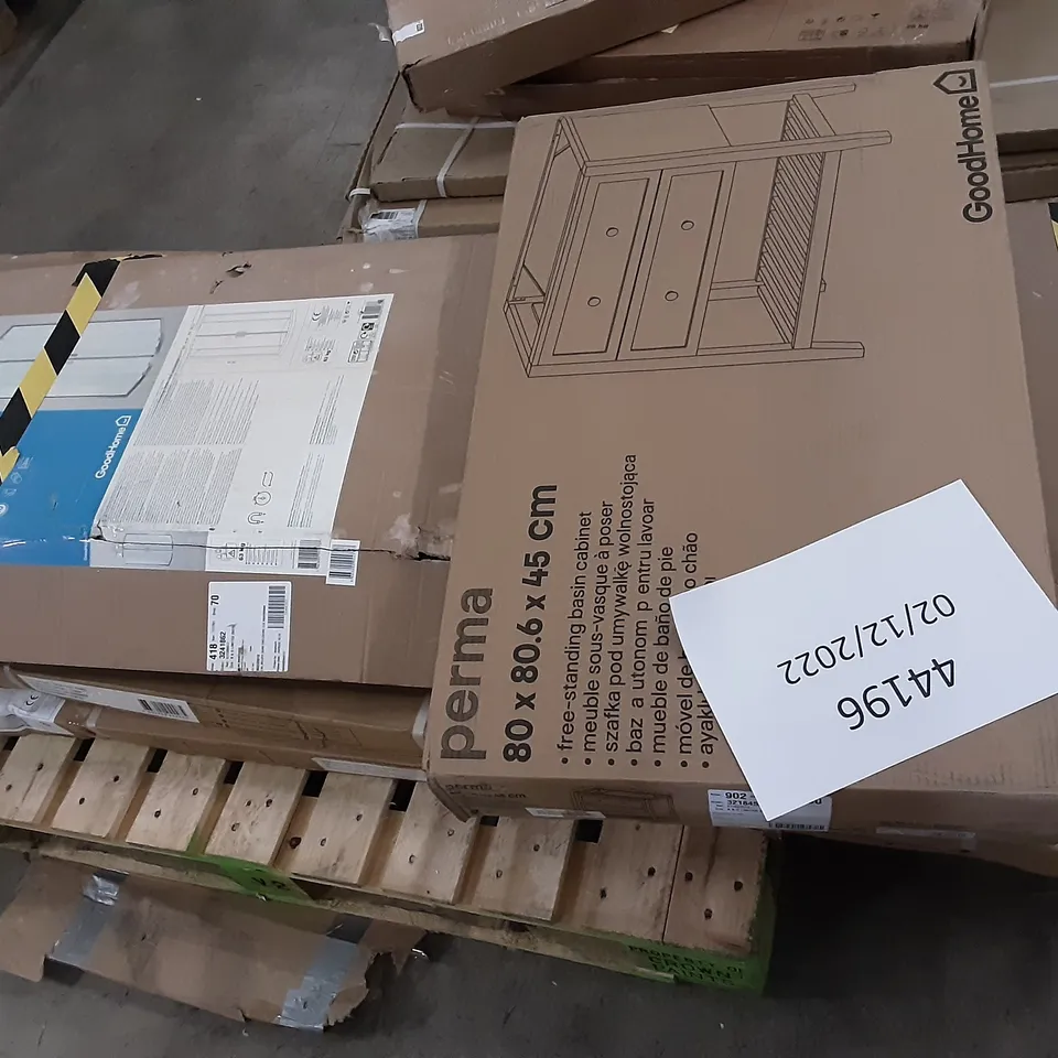 PALLET OF ASSORTED ITEMS , INCLUDING A FREE SANDING BASIN CABINET , PIVOT DOOR , QUADRANT SLIDING DOOR 
