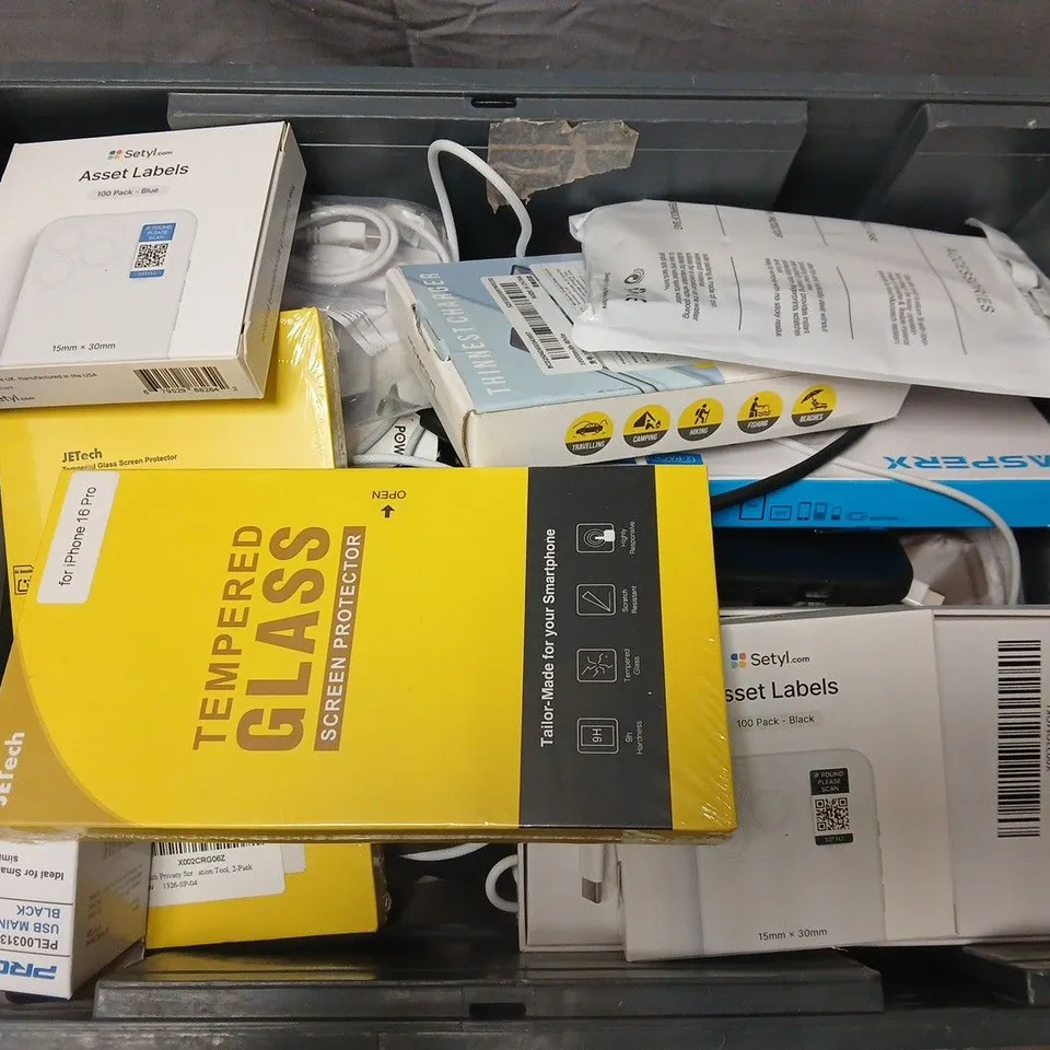 APPROXIMATELY 20 ASSORTED MOBILE PHONE ACCESSORIES TO INCLUDE POWER BANKS, CASES AND CHARGE CABLES