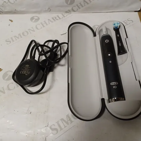 ORAL-B IO9 ELECTRIC TOOTHBRUSH, SPOTTY SPECIAL EDITION