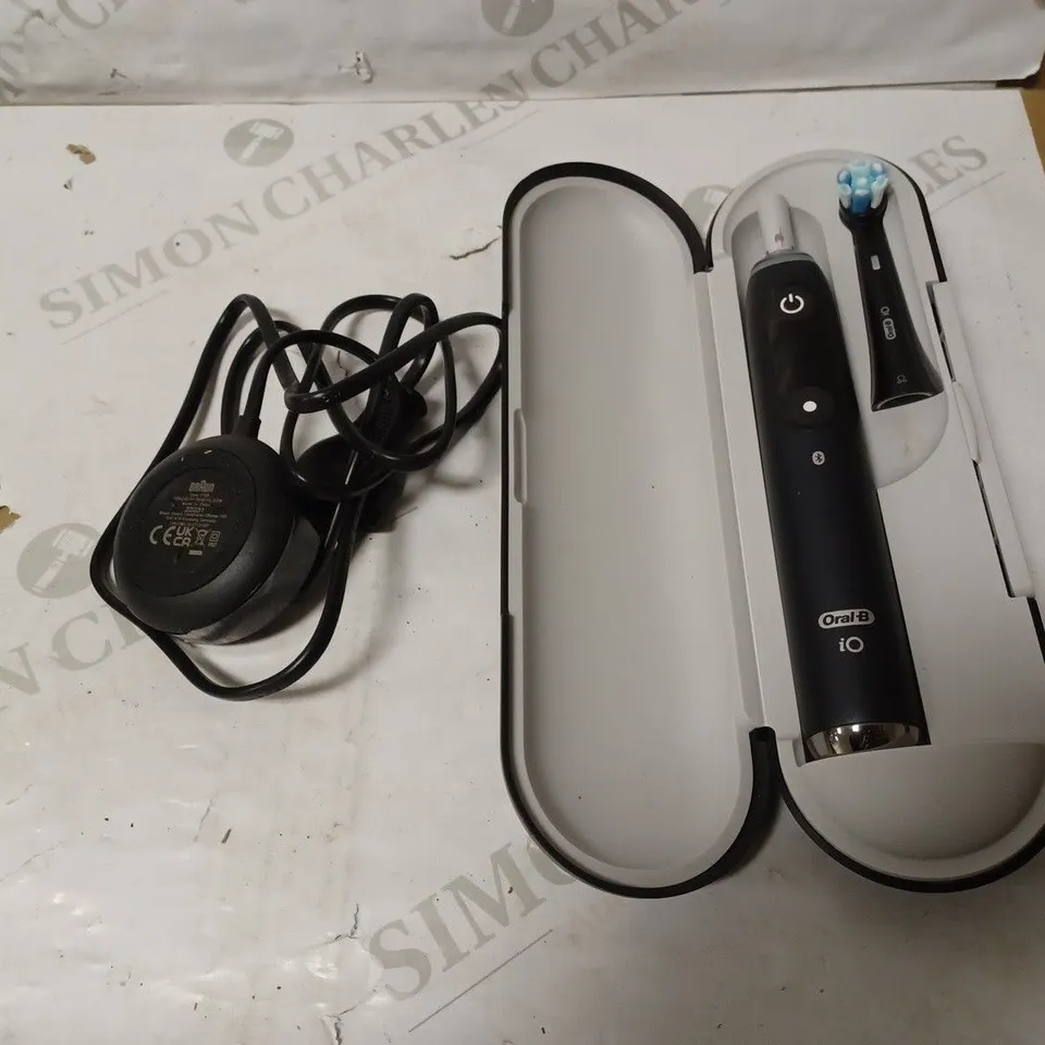 ORAL-B IO9 ELECTRIC TOOTHBRUSH, SPOTTY SPECIAL EDITION