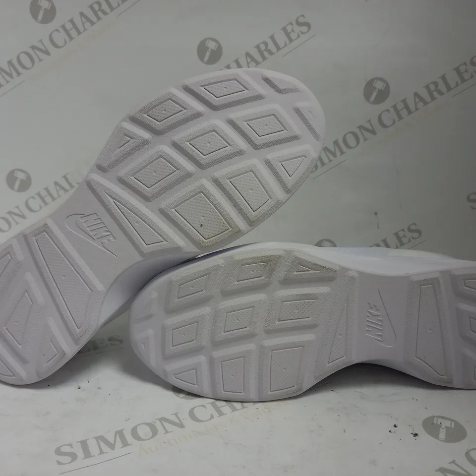 WHITE TRAINERS IN THE STYLE OF NIKE UK SIZE 8