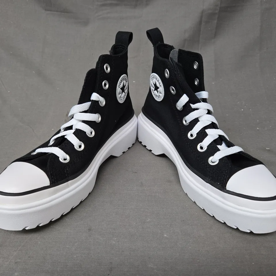 BOXED PAIR OF CONVERSE SHOES IN BLACK/WHITE UK SIZE 3