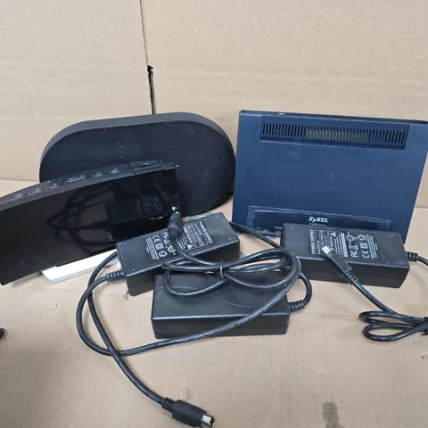 APPROXIMATELY 10 ASSORTED ELECTRICAL ITEMS TO INCLUDE ALARM CLOCK, ZYXEL P-600, POWER SUPPLY, ETS