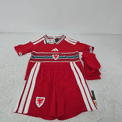 ADIDAS WALES FOOTBALL KIT – SIZE 3/4 YRS