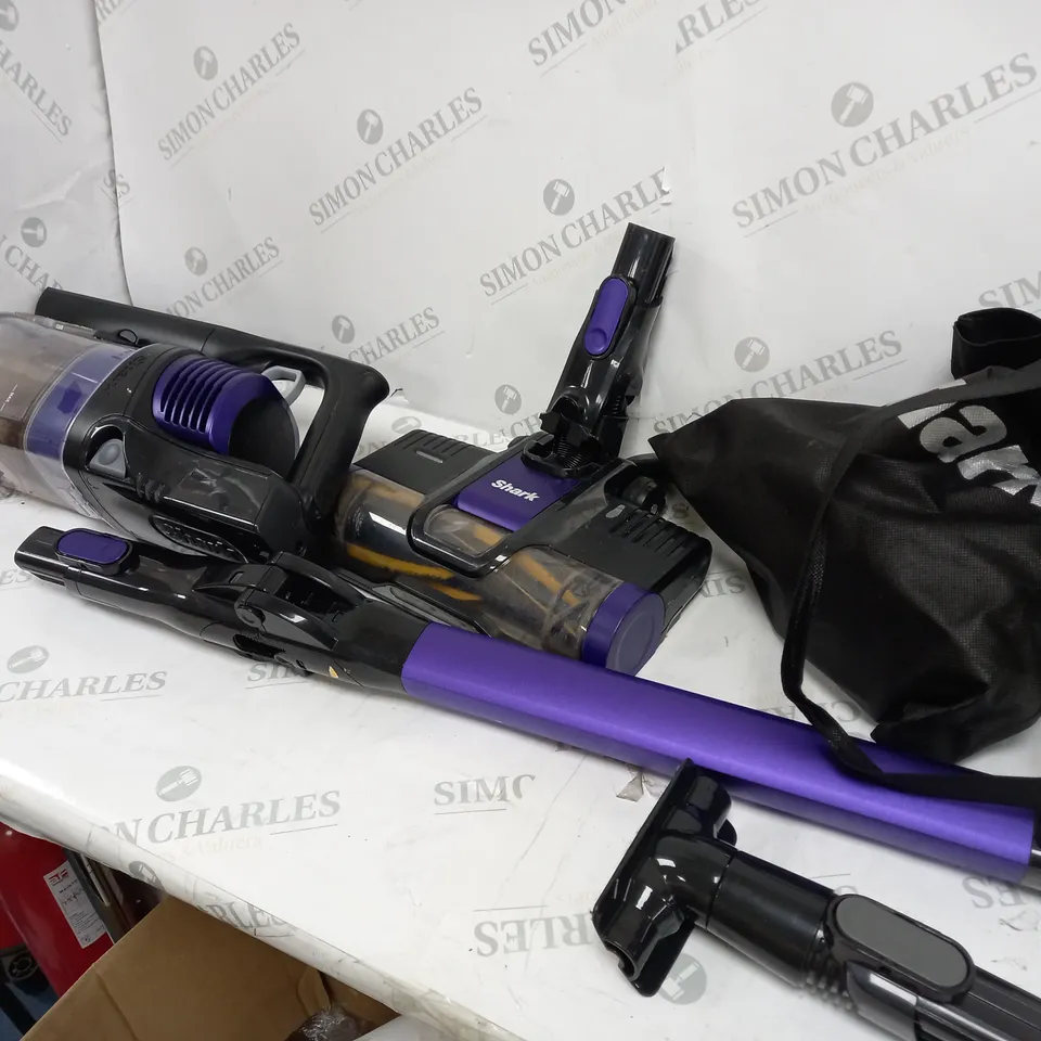 SHARK ANTI HAIR WRAP CORDLESS PET VACUUM CLEANER IZ202UKT