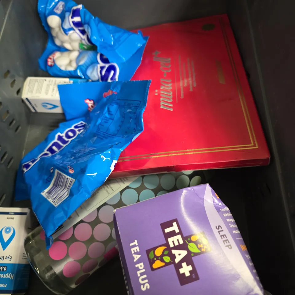 APPROXIMATELY 7 ASSORTED FOOD ITEMS TO INCLUDE - MY PROTEIN SYRUP MAPLE FLAVOUR , MENTOS ETC