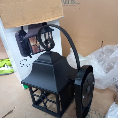 BLACK CAST ALUMINIUM WALL LIGHT WITH TEXTURED GLASS
