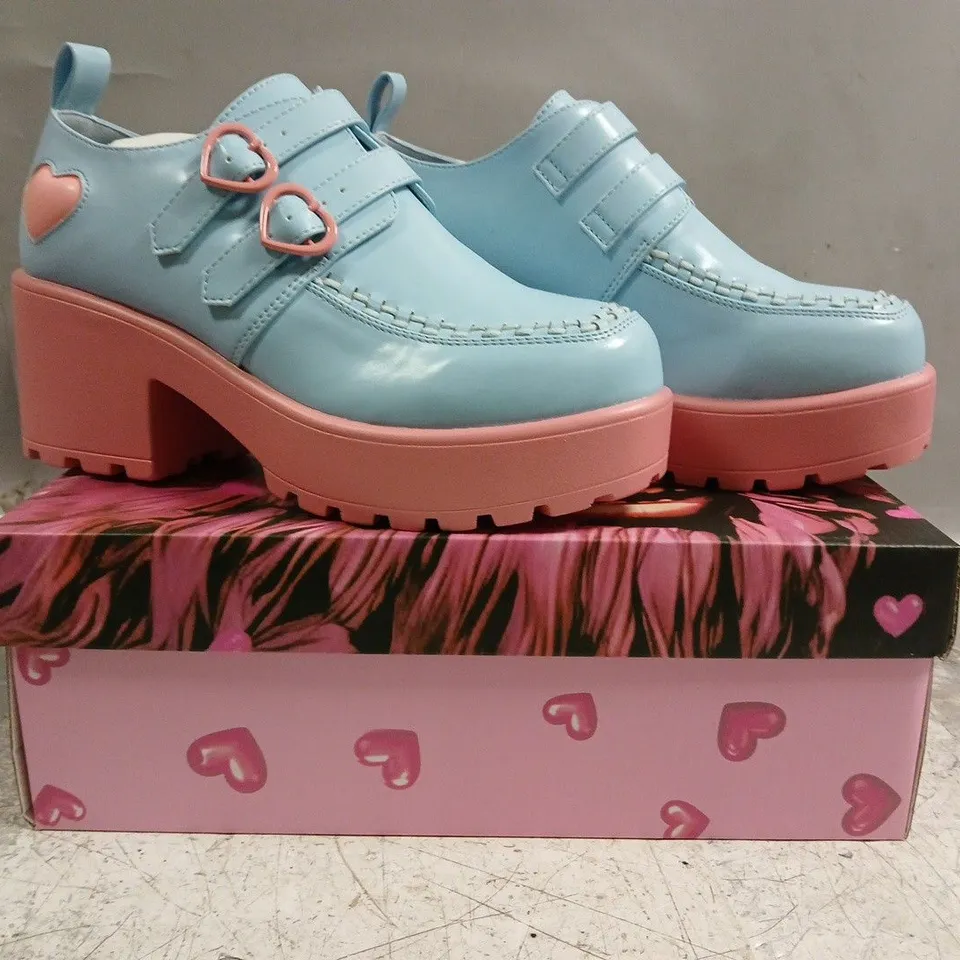 BOXED PAIR OF KOI COTTON CANDY DREAMSCAPE OZFORD PLATFORM SHOES IN BLUE SIZE UK 6