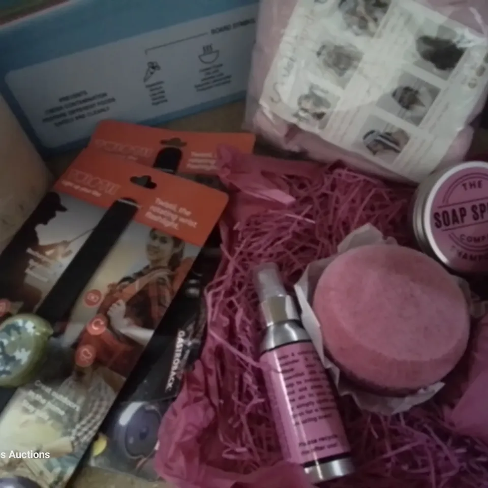 BOX OF ASSORTED ITEMS, INCLUDING 2 × TWISTII WRIST LIGHTS, 2 ×LIPOLIFE SUPLEMENTS, SOAP GIFT SET, CHOPPING BOARD SET, OIL SPRAY.