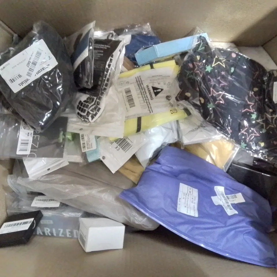 BOX CONTAINING LARGE AMOUNT OF MIXED FASHION ITEMS, CLOTHING, COSTUME/DRESS UP JEWELLERY ETC.