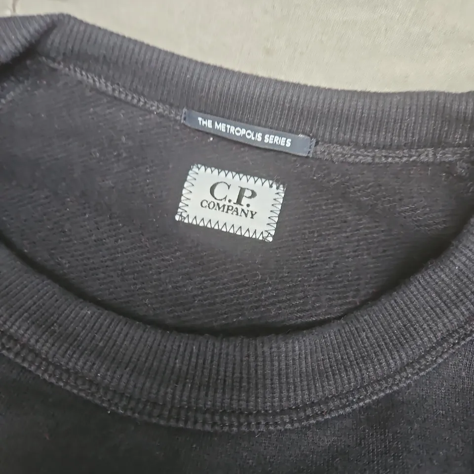 C.P. COMPANY THE METROPOLIS SERIES JUMPER IN BLACK - XL