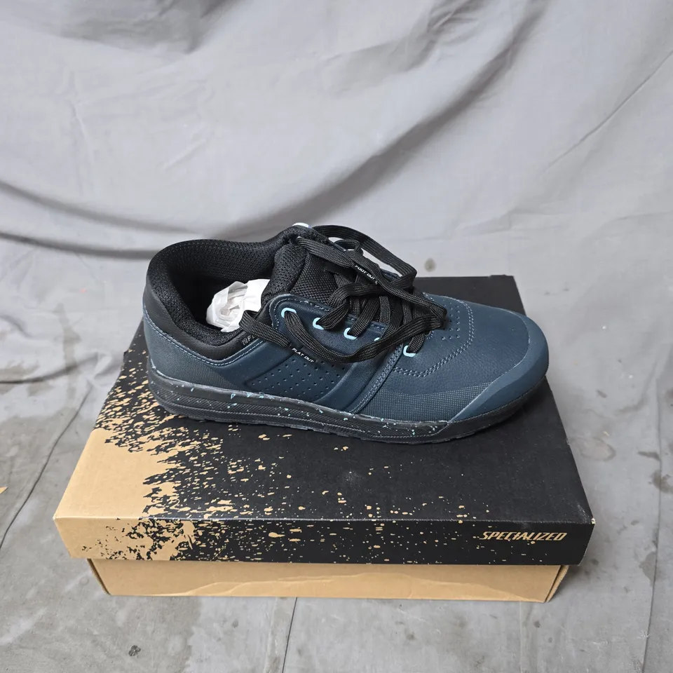 BODY GEOMETRY BLUE/ARTIC BLUE TRAINERS BOXED SIZE 7
