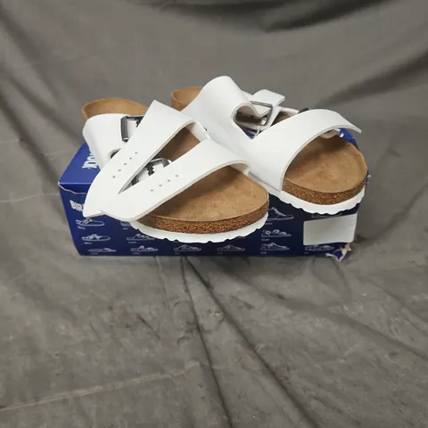 PAIR OF BIRKENSTOCK ARIZONA SANDALS IN WHITE SIZE 7