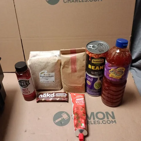 APPROXIMATELY 20 ASSORTED FOOD AND DRINK ITEMS TO INCLUDE - BLUE DRAGON SWEET CHILI SAUCE, BRANSTON BAKED BEANS AND TOMATO PUREE