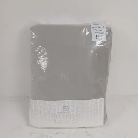 SUPERKING LUXURY VELVET DUVET SET – 260 X 220 CM (INCLUDES 2 PILLOWCASES)