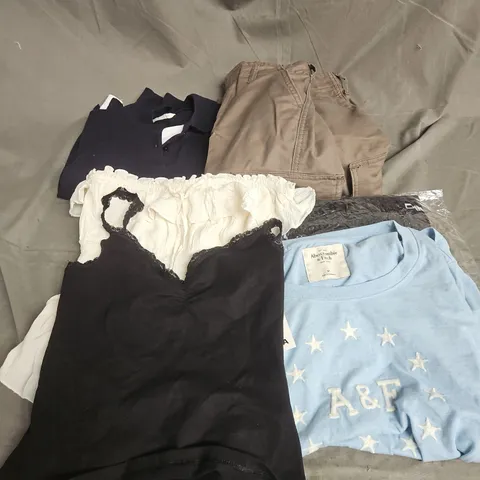 BOX OF APPROXIMATELY 20 ASSORTED CLOTHING ITEMS TO INCLUDE TOPS, TROUSERS, JACKET, ETC