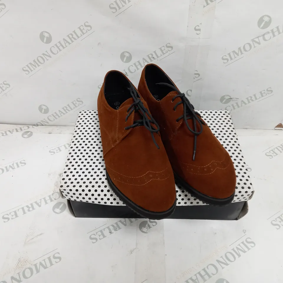 5 BOXED PAIRS OF ODEON SUEDE TAN SHOES TO INCLUDE SIZES 3, 6, 8 