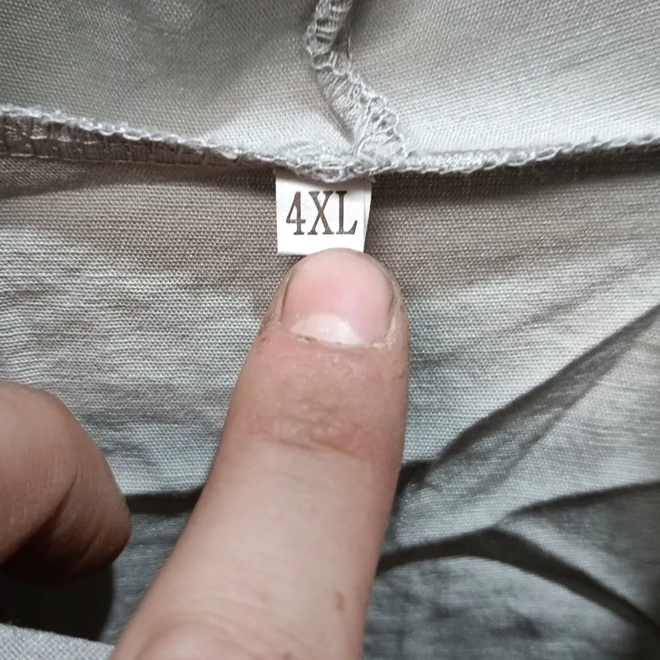 GREY HOODED RAIN JACKET – SIZE 4XL