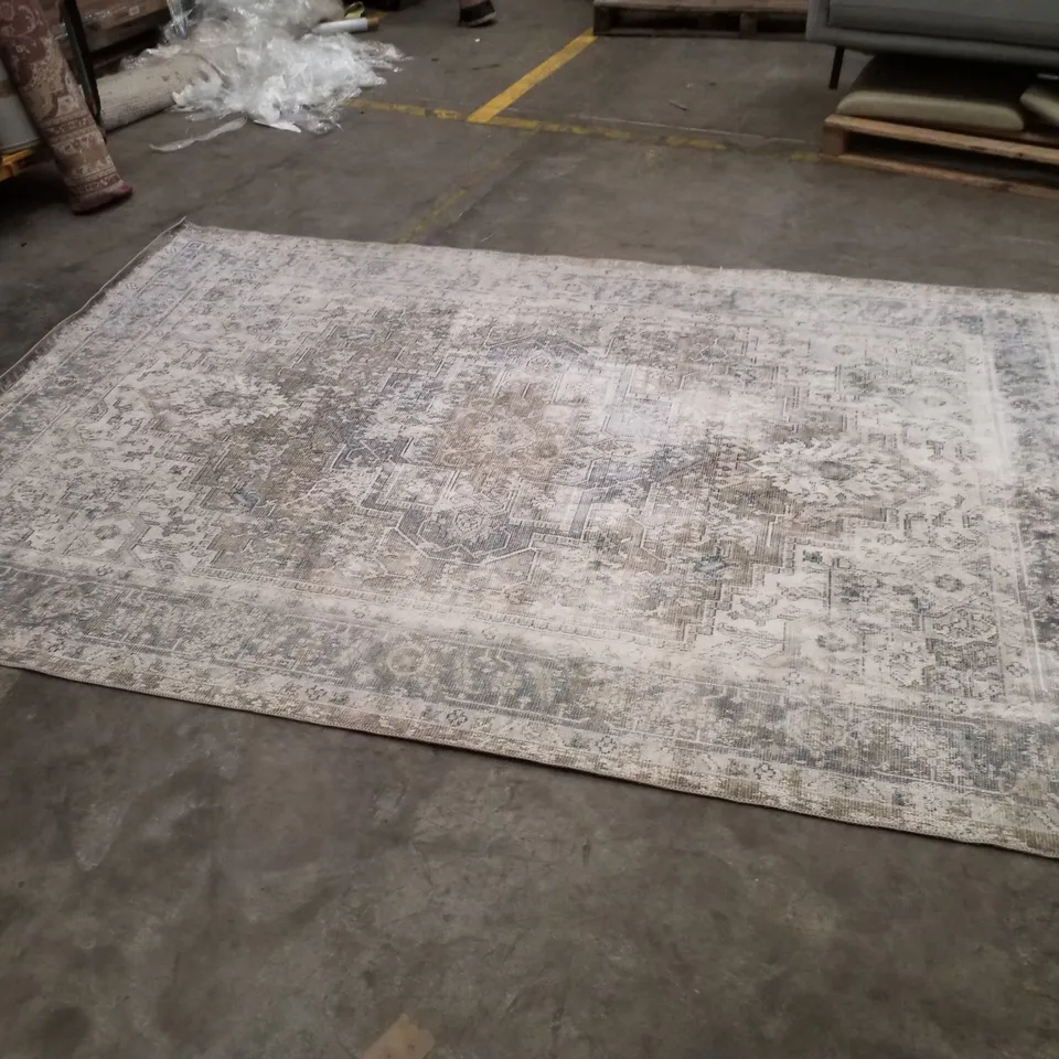 QUALITY DESIGNER AREA RUG - APPROXIMATELY 200×285CM
