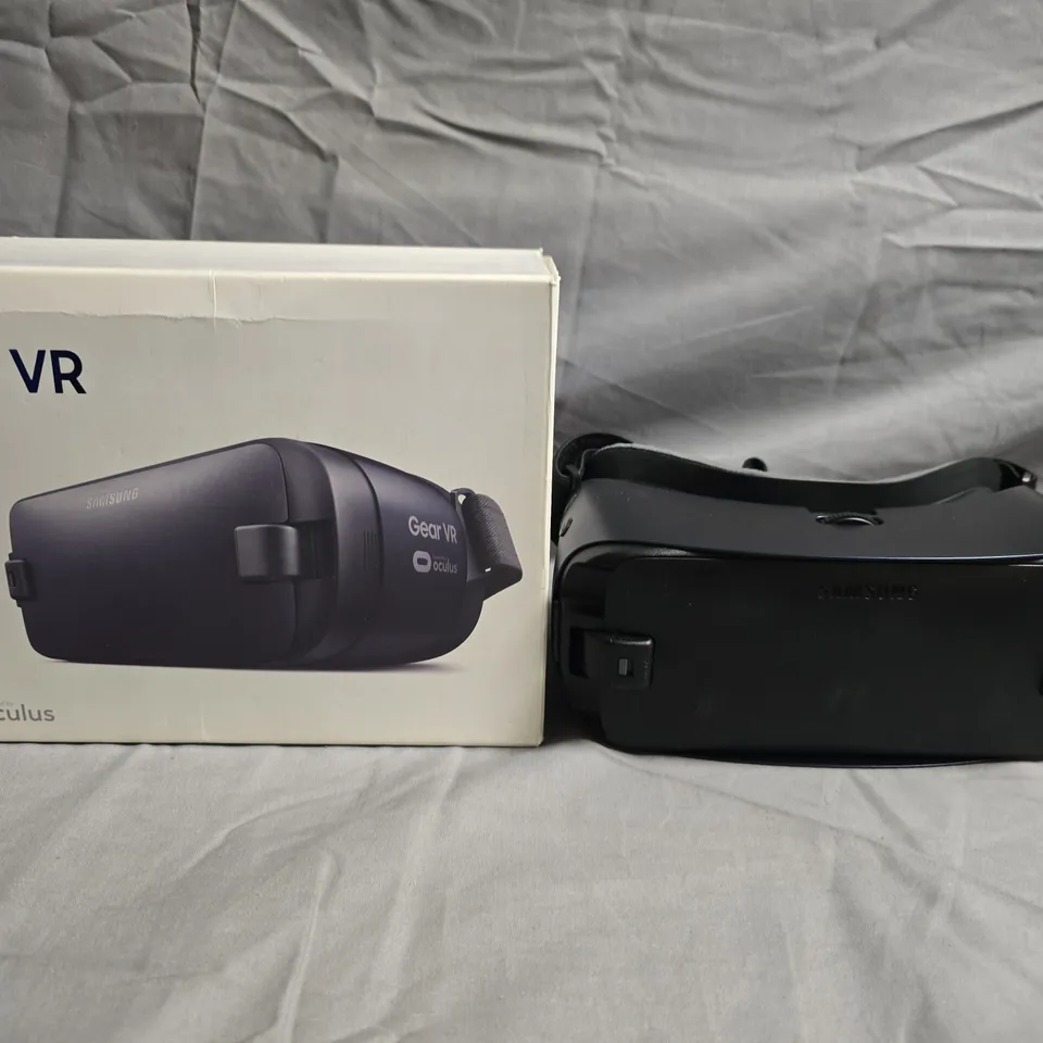 SAMSUNG GEAR VR HEADSET – BOXED