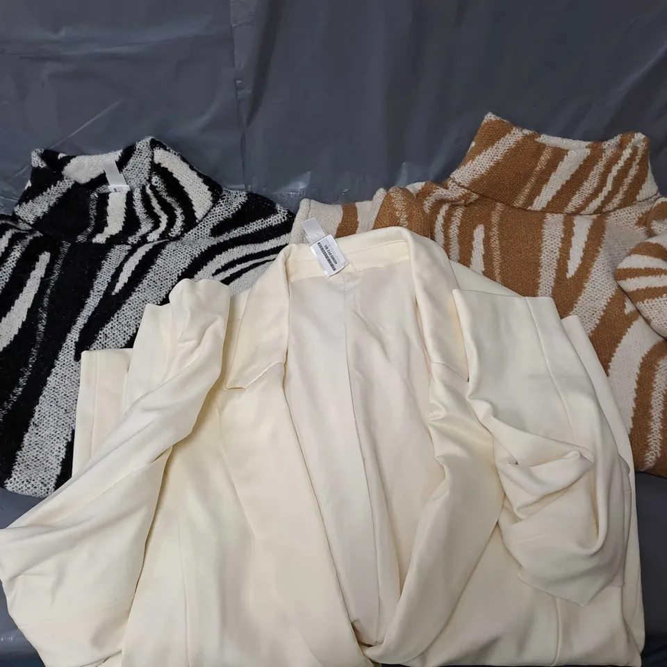 BOX OF APPROXIMATELY 10 ASSORTED CLOTHING ITEMS IN VARIOUS SIZES AND COLOURS 