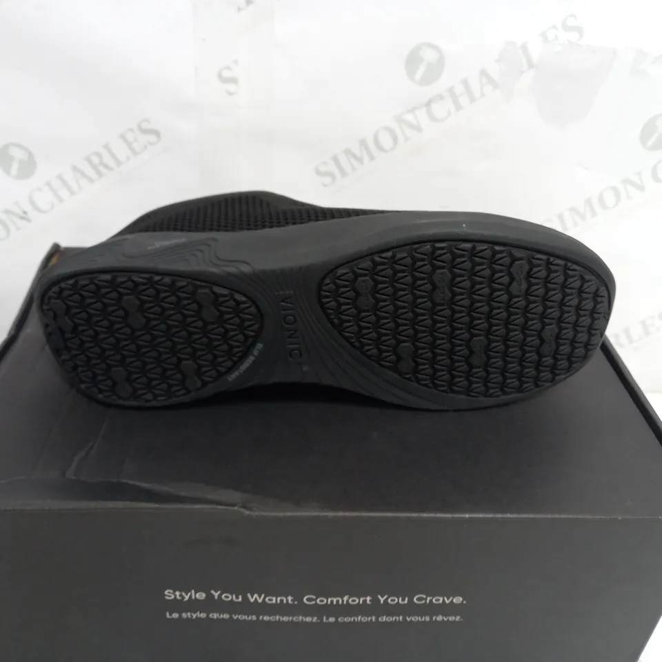 BOXED VIONIC BLACK TRAINER  SIZE 7 