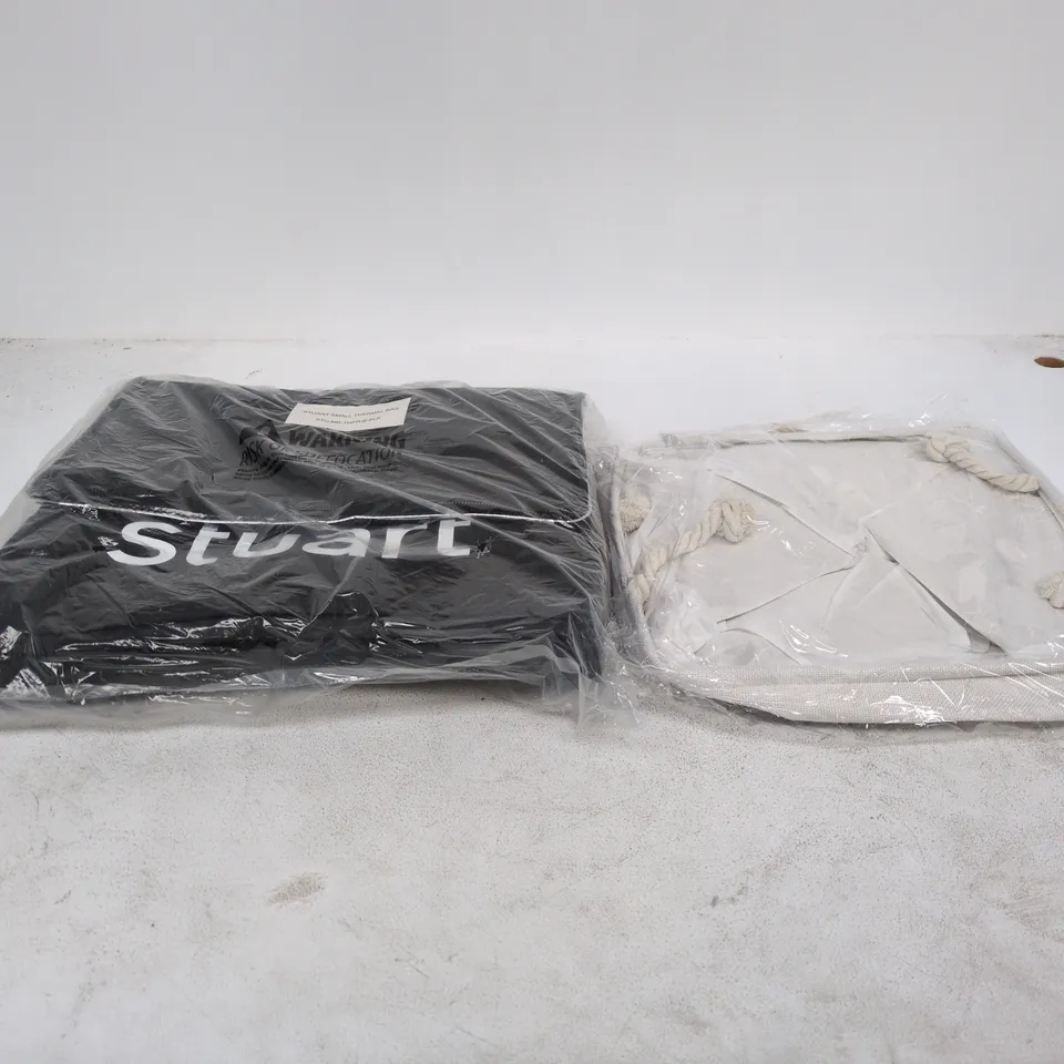 CAGE OF APPROXIMATELY 25 ASSORTED ITEMS TO INCLUDE COLLAPSIBLE STORAGE BAG, STUART SMALL THERMAL BAG ETC