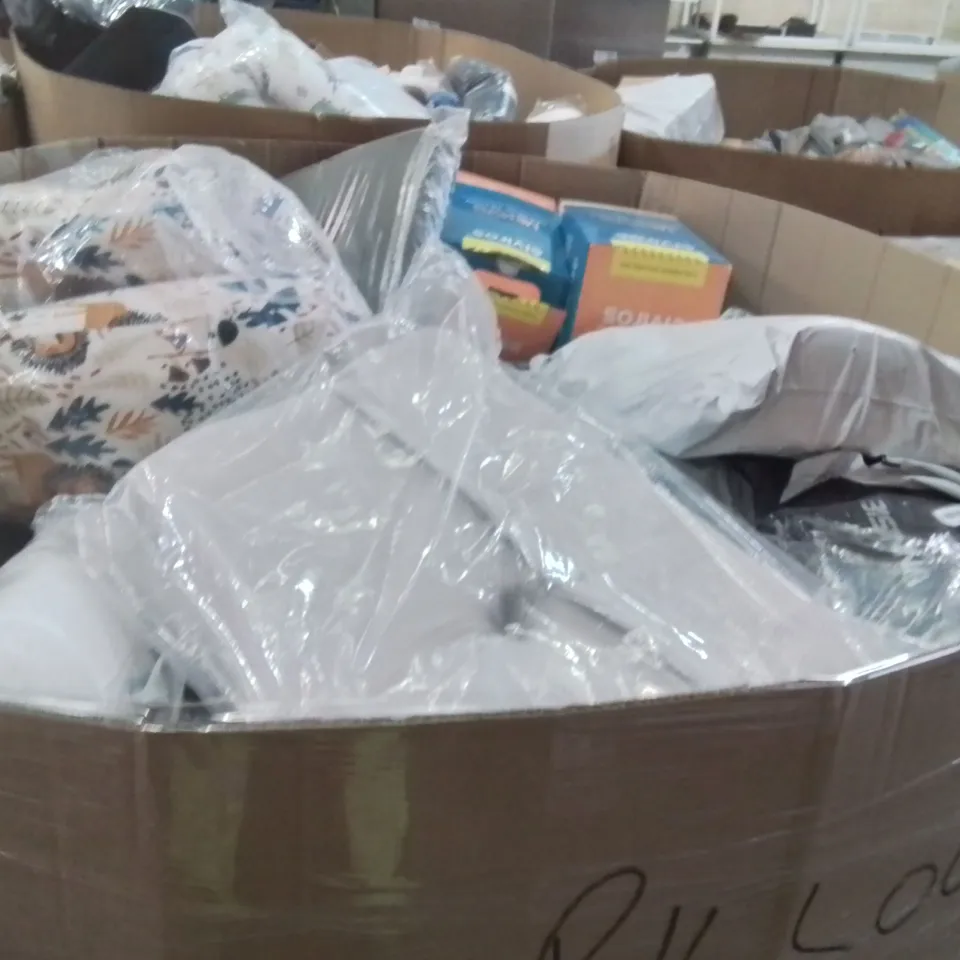 PALLET TO CONTAIN A LARGE QUANTITY OF PILLOWS