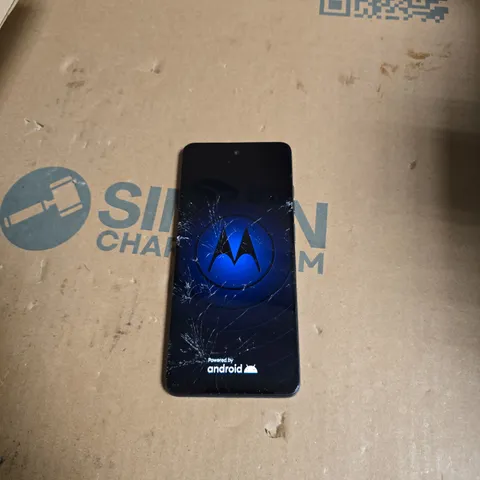 Motorola smartphone – Blue, dual-camera, cracked screen