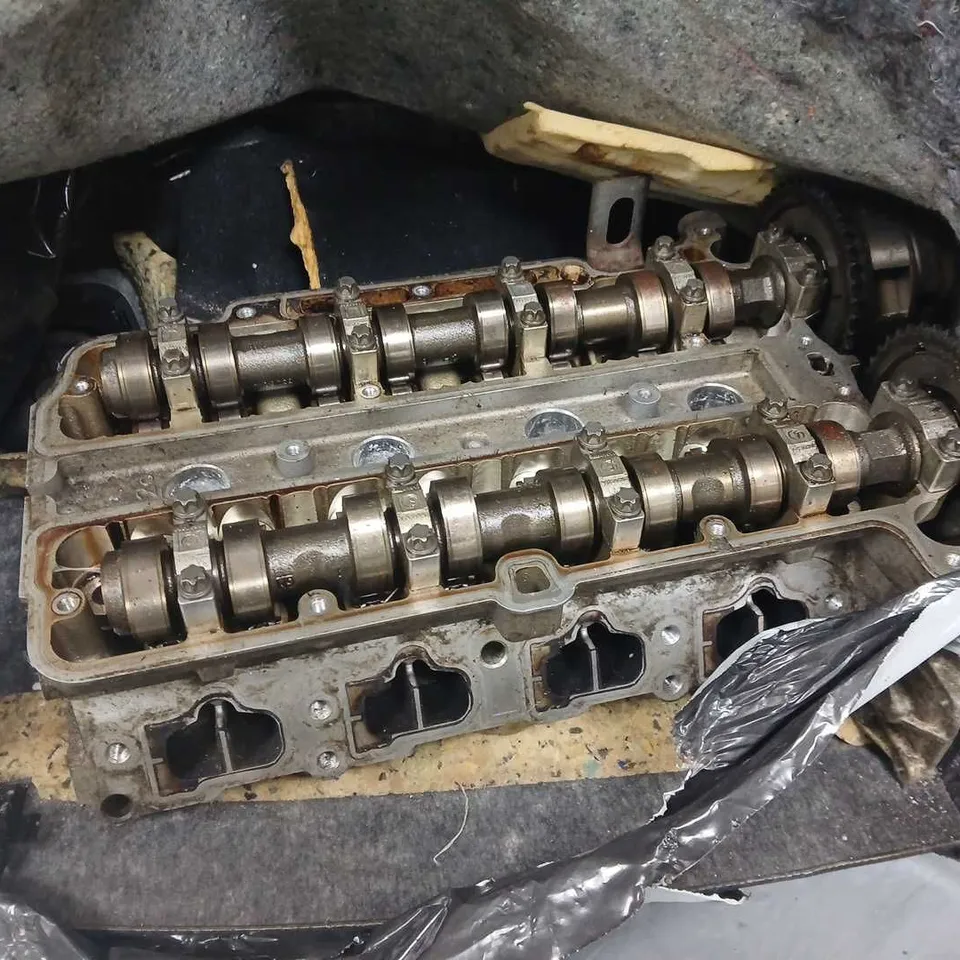 ENGINE CYLINDER HEAD UNIT - MODEL UNSPECIFIED 