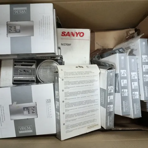 LARGE BOX OF ASSORTED ELECTRICAL ITEMS TO INCLUDE VOICE RECORDERS AND CARD SIZED VOICE RECORDER AND RADIO 