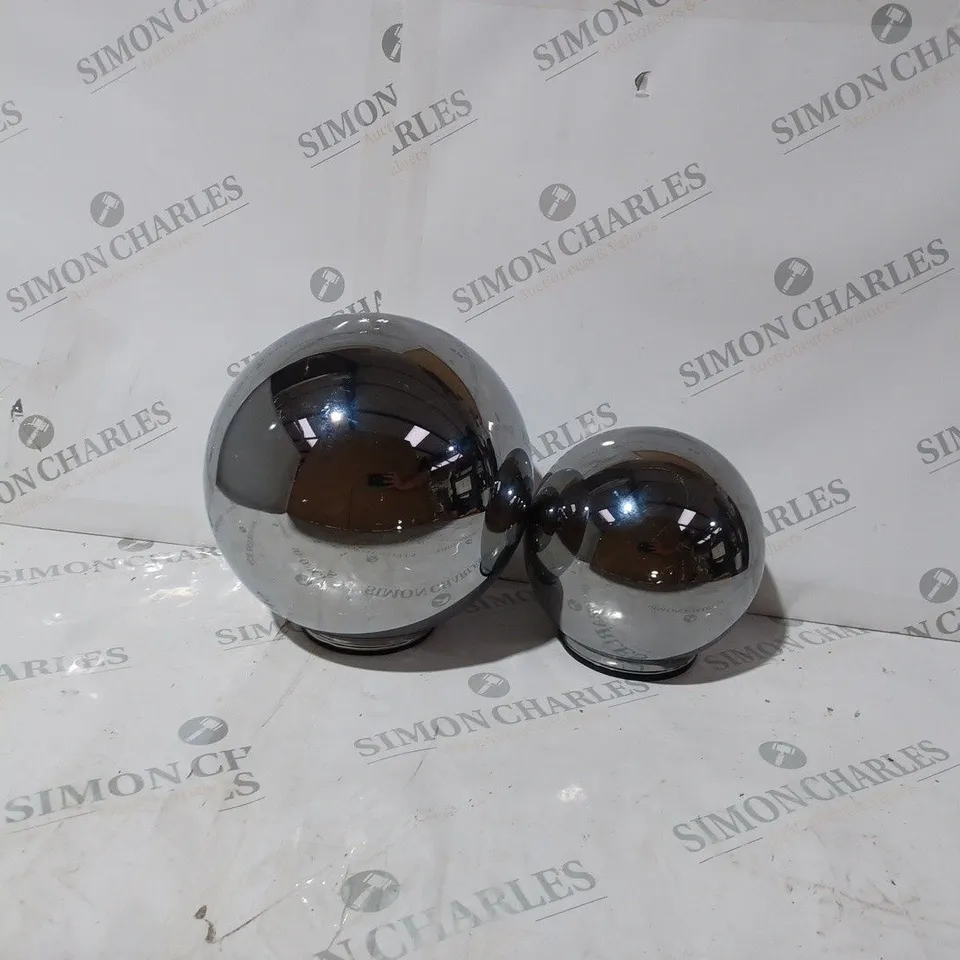 BOXED KELLY HOPPEN SET OF 2 INDOOR OUTDOOR PRELIT GLASS DECOR, REFLECTIVE ORBS - COLLECTION ONLY