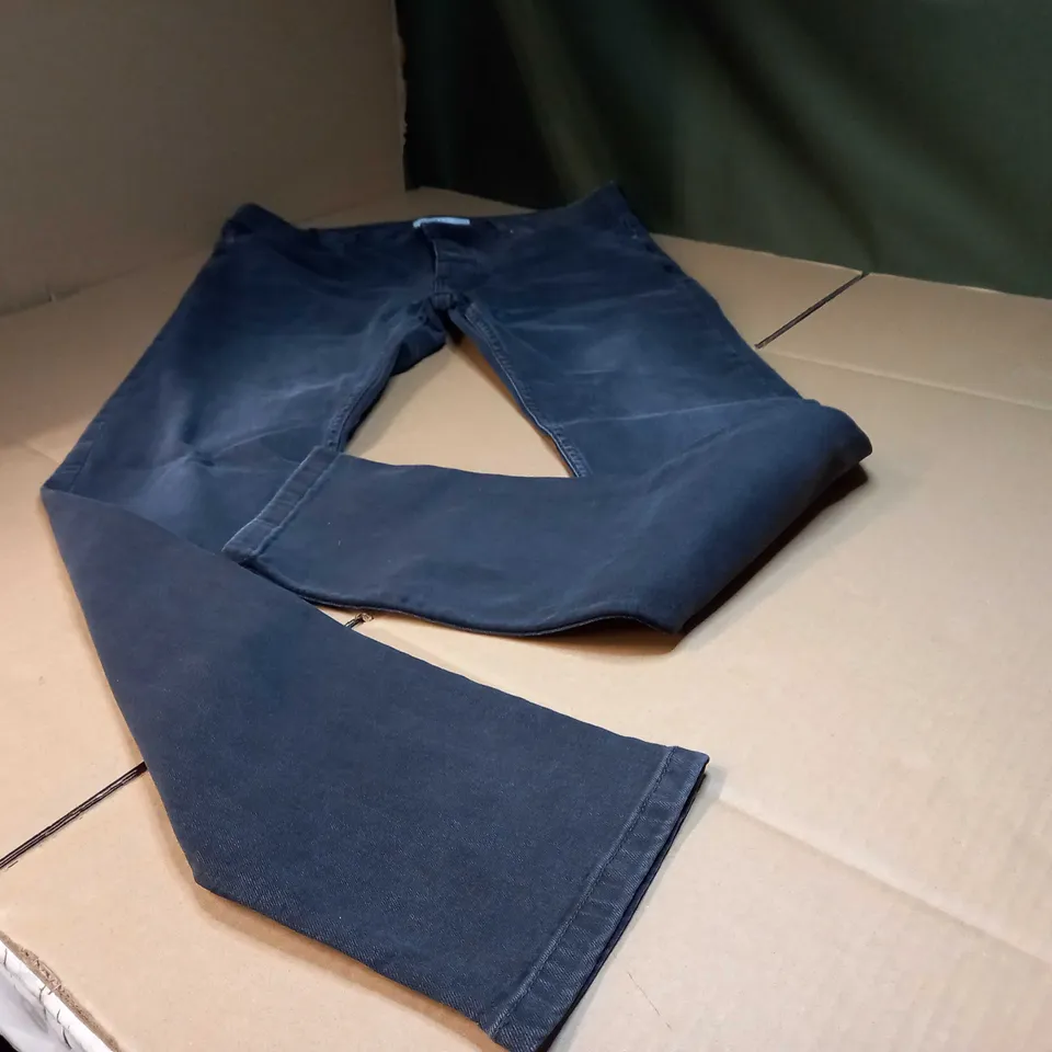 TOPSHOP BLACK FADED BUTTON UP JEANS - W34/L32